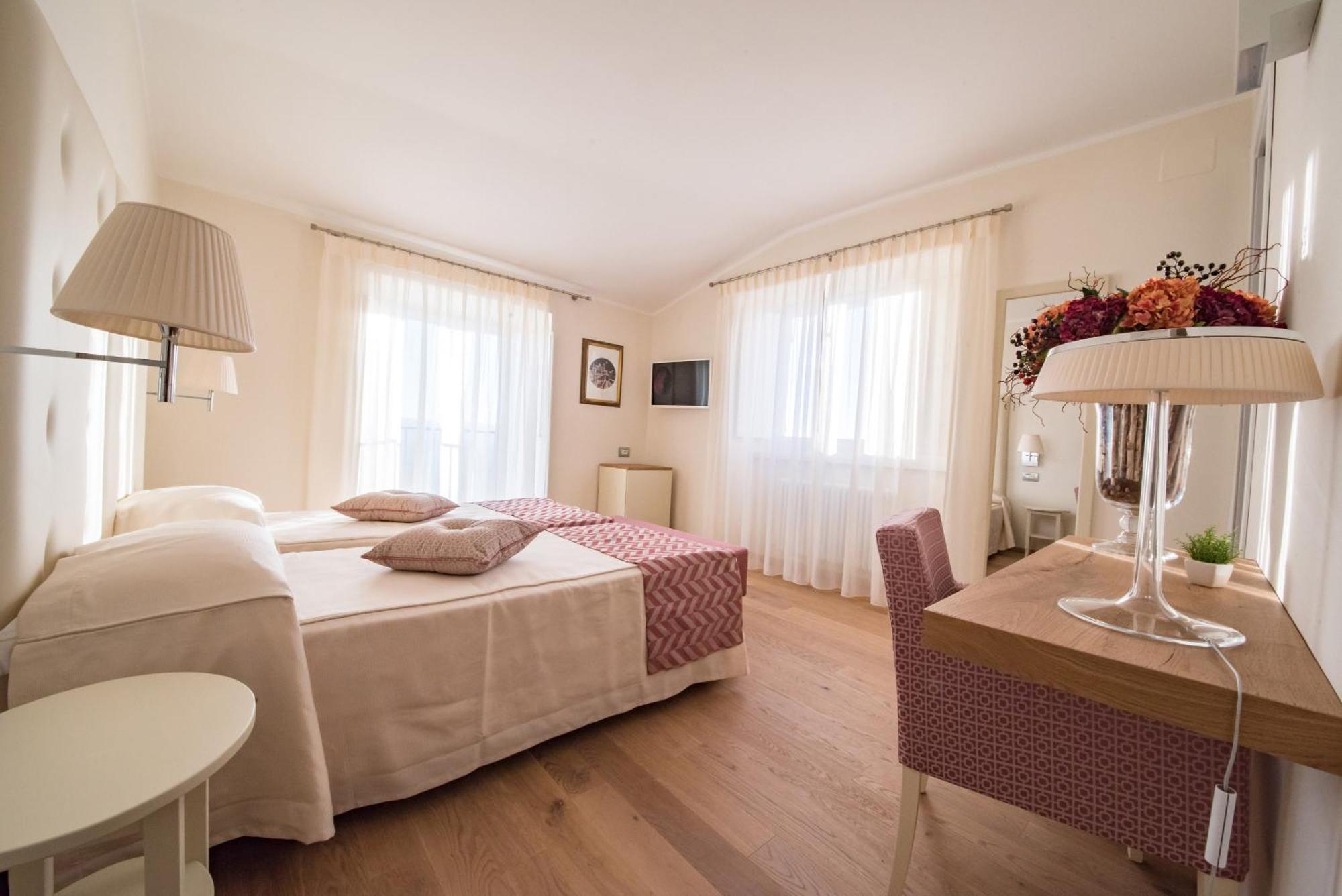 Hotel Il Palazzo Ассизи Экстерьер фото